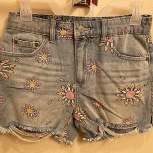 New Daisy Jean Shorts in Sizes 5, 7, 9 and 11 No Boundaries